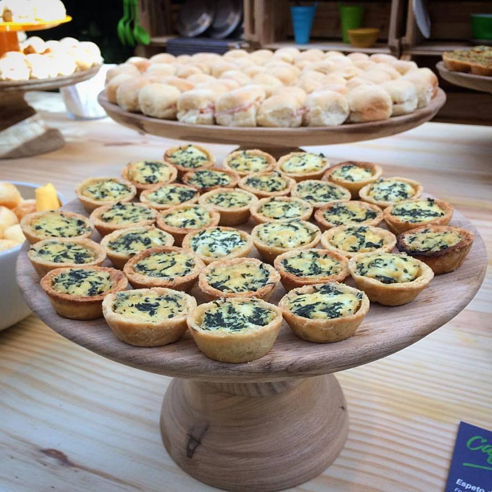 Mini quiche de ricota com espinafre