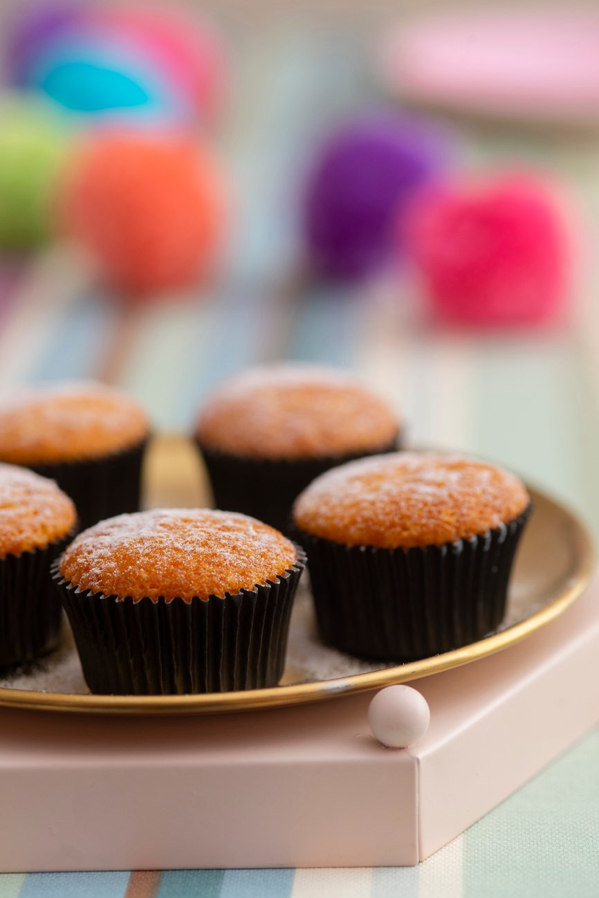 Mini muffin de laranja com neve de açúcar
