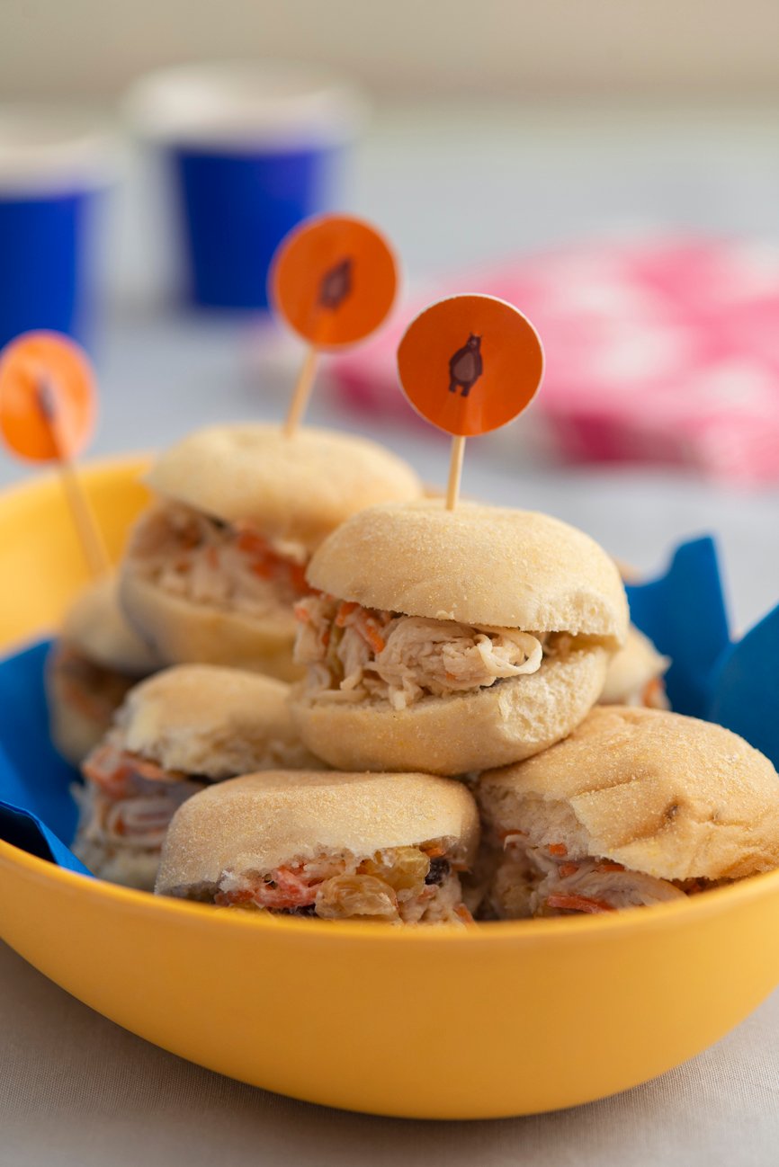 Mini ciabata com salpicão de frango