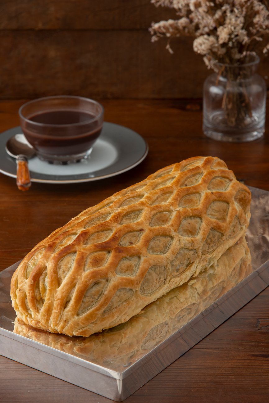 Beef Wellington com pistache, cogumelos e molho roti