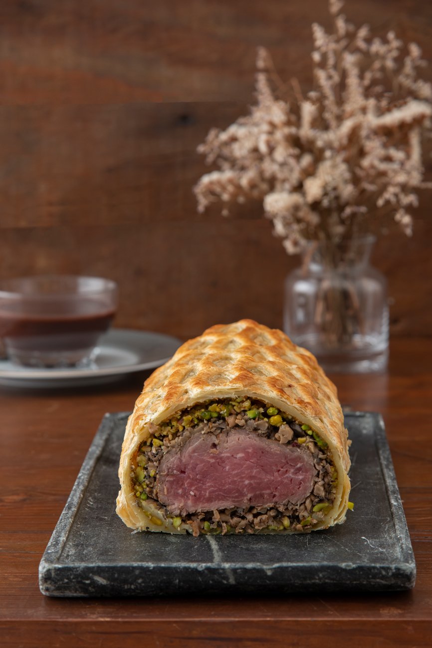 Beef Wellington com pistache, cogumelos e molho roti - Image 4